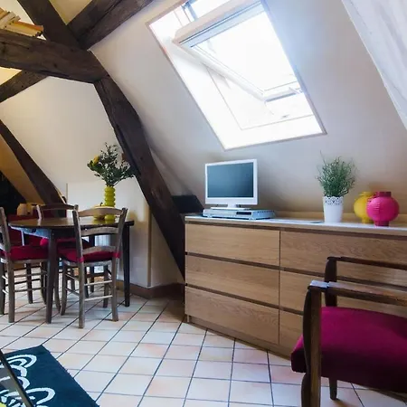 Pied A Terre Centre Apartment